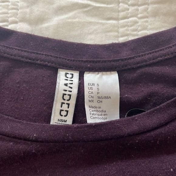 H&M Divided - Basic Purple Short Sleeve Pocket Front Tee - Small - Picture 3 of 4